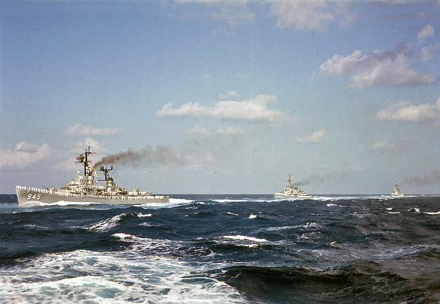 S19631111001.JPG - USS HULL (DD-945)PASSING IN REVIEW