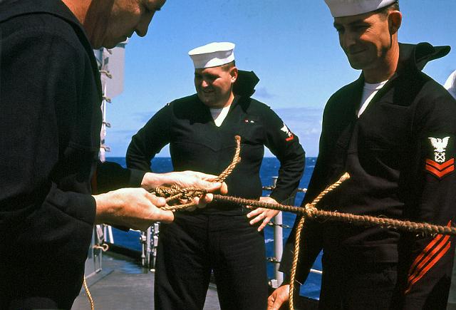 S19640401010.JPG - MARLINSPIKESEAMANSHIP LESSON