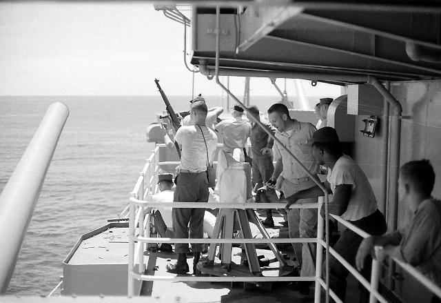 S196508000027C.JPG