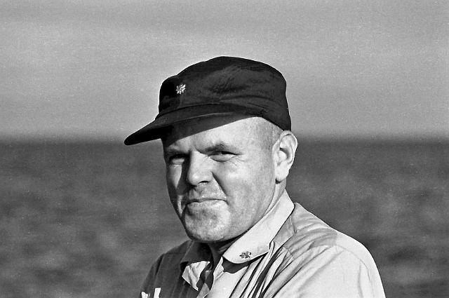 S196508000137C.JPG - XO CDR MOORE