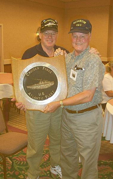 0940-jay_donates_plaque.JPG