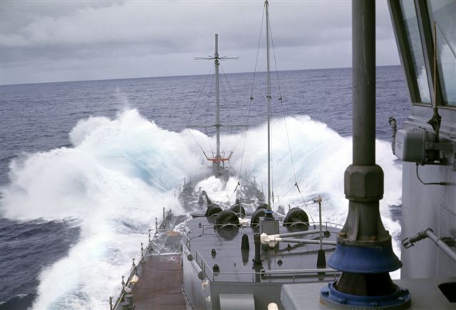 Bow_of_USS_Gal_1.jpg