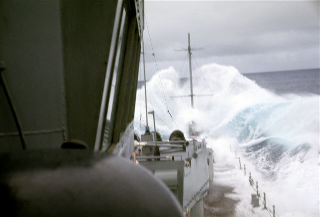 Bow_of_USS_Gal_2.jpg